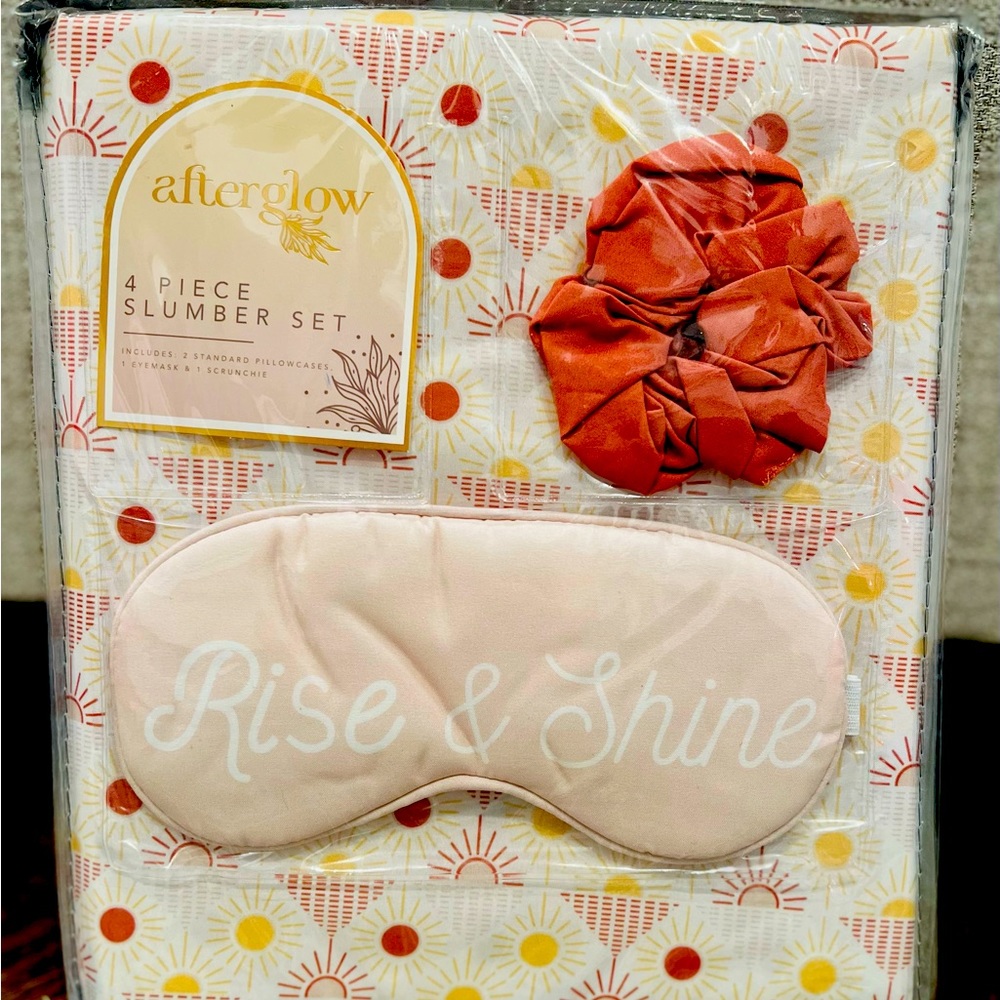 4-Piece Slumber Set !!!!